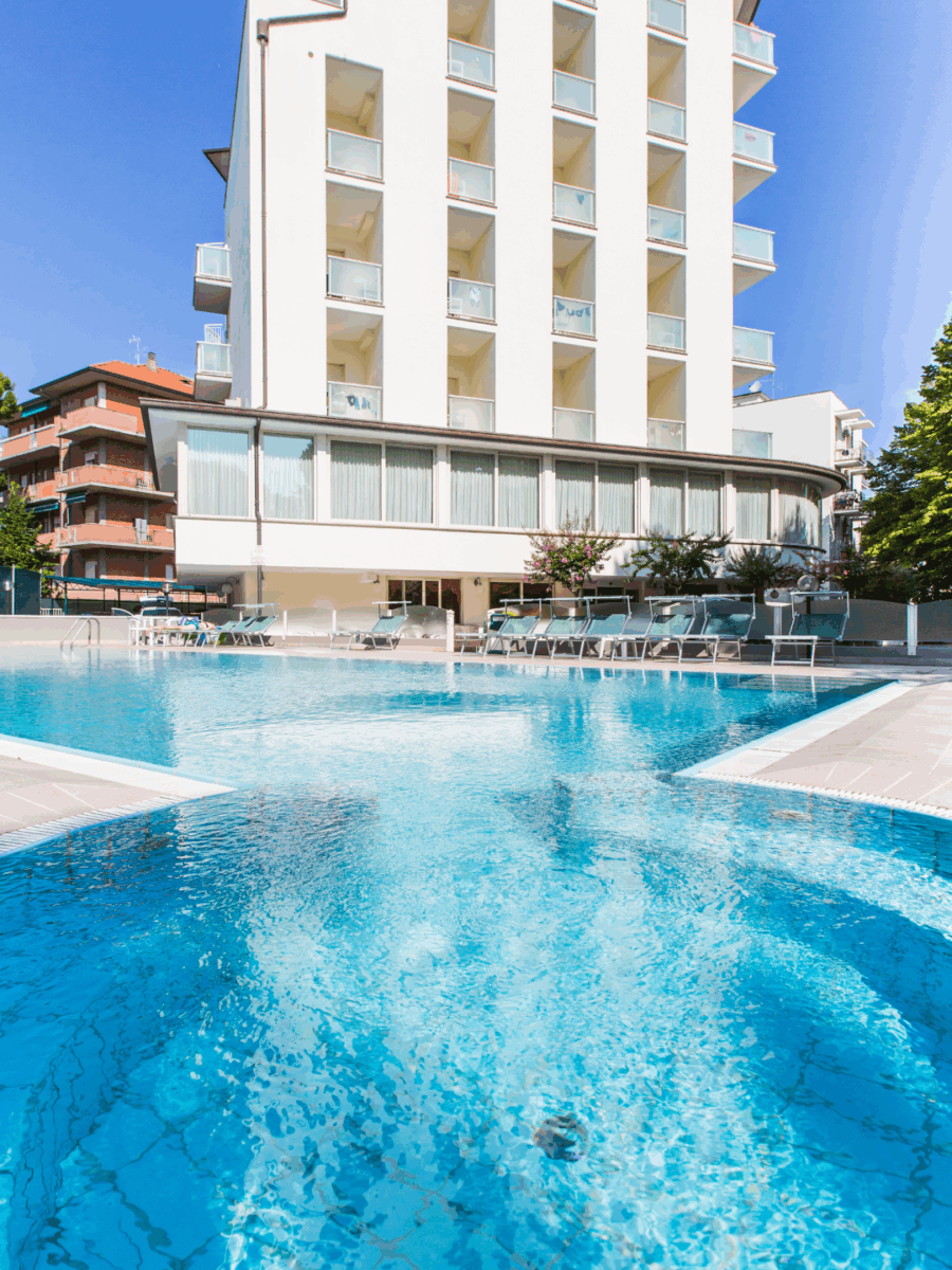hotel thomas con piscina a pinarella di cervia (2)